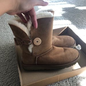 UGG Bailey Button